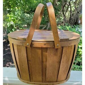 Basketville Vermont Picnic Basket Sturdy Vertical Slates Handles Apple Design